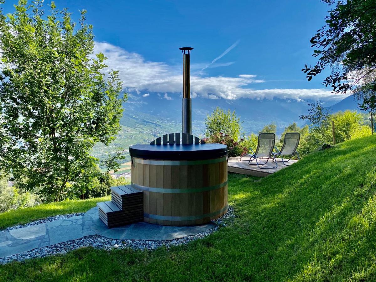 Eco Lodge With Jacuzzi And View In The Swiss Alps Grone Ngoại thất bức ảnh