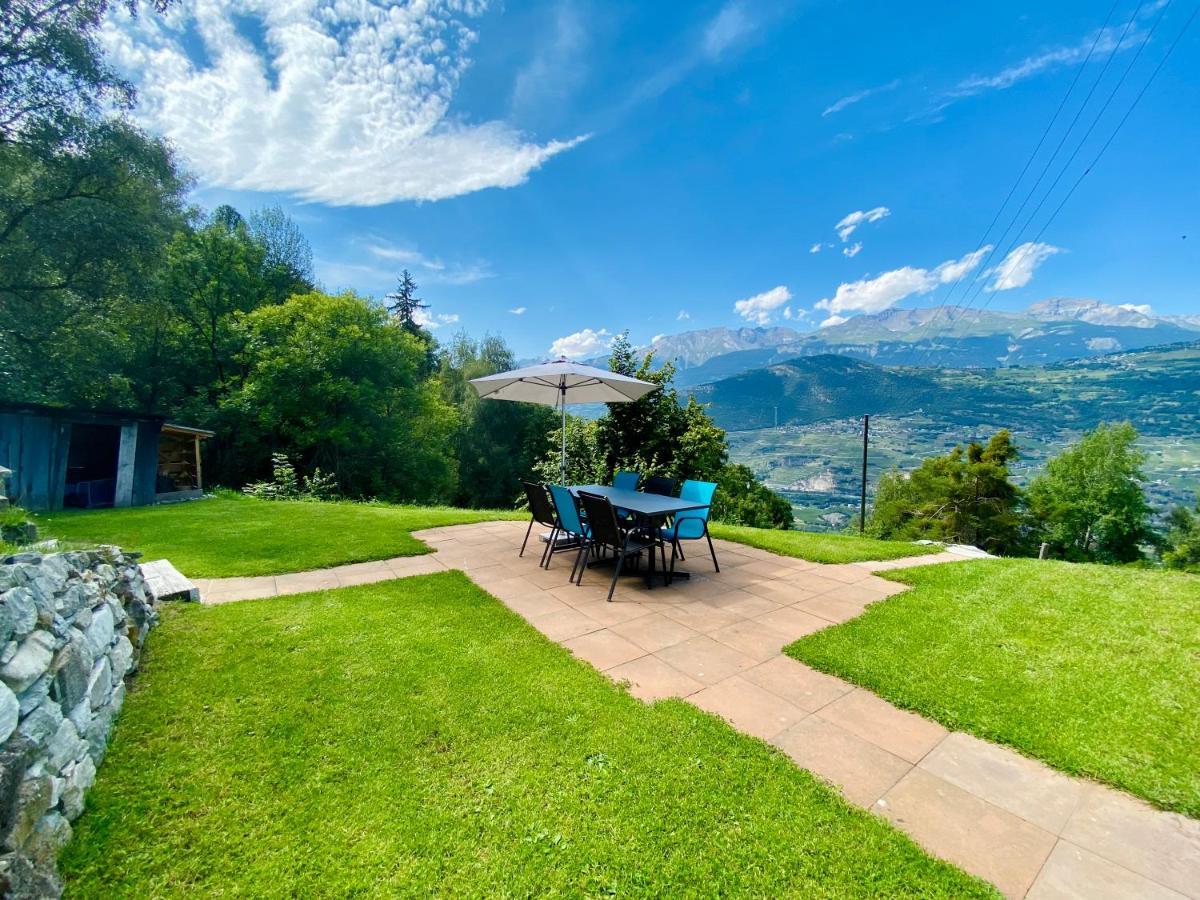 Eco Lodge With Jacuzzi And View In The Swiss Alps Grone Ngoại thất bức ảnh